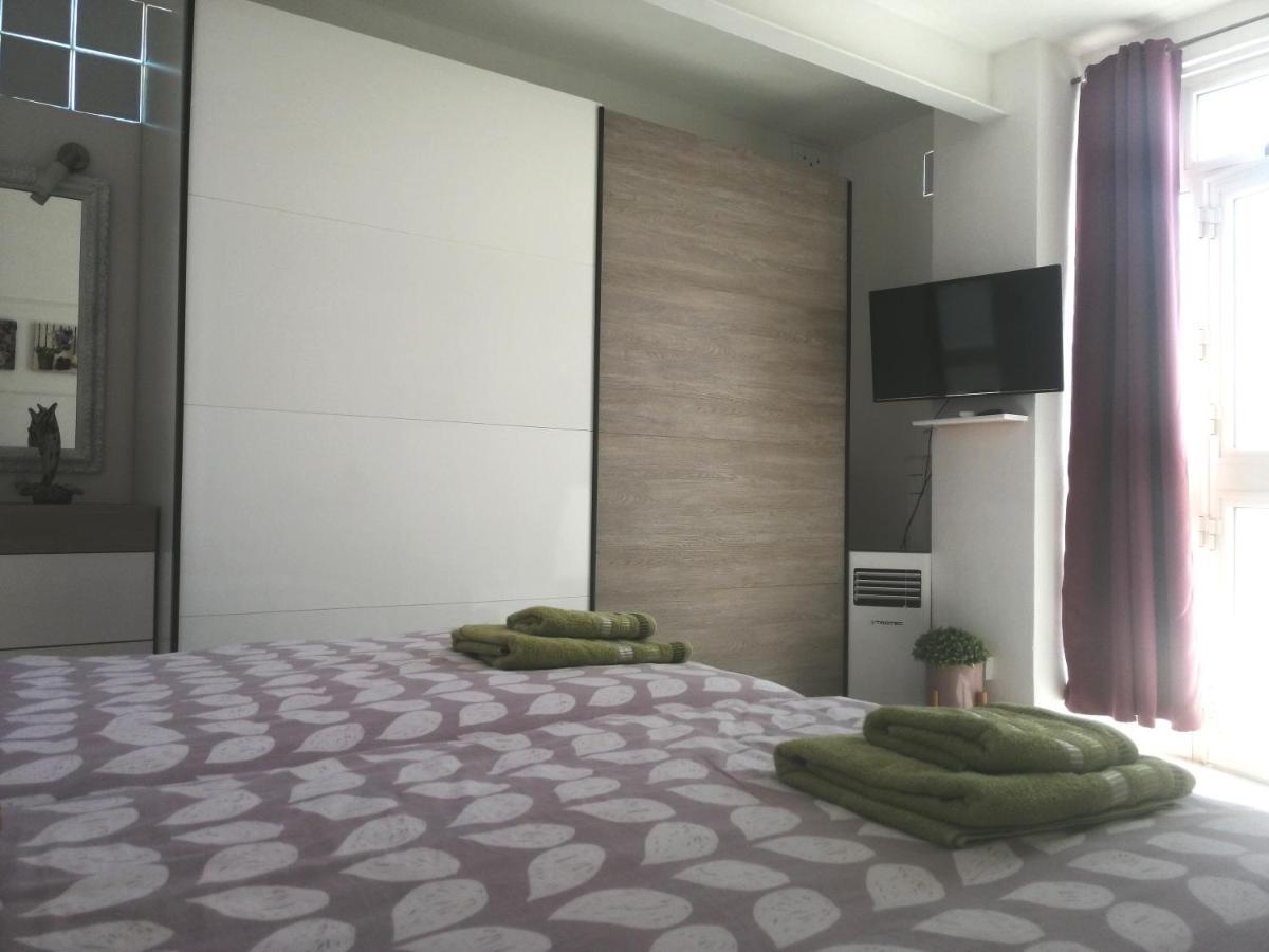 Studio Apartment With Private Terrace, Jacuzzi & Views Mosta Ngoại thất bức ảnh